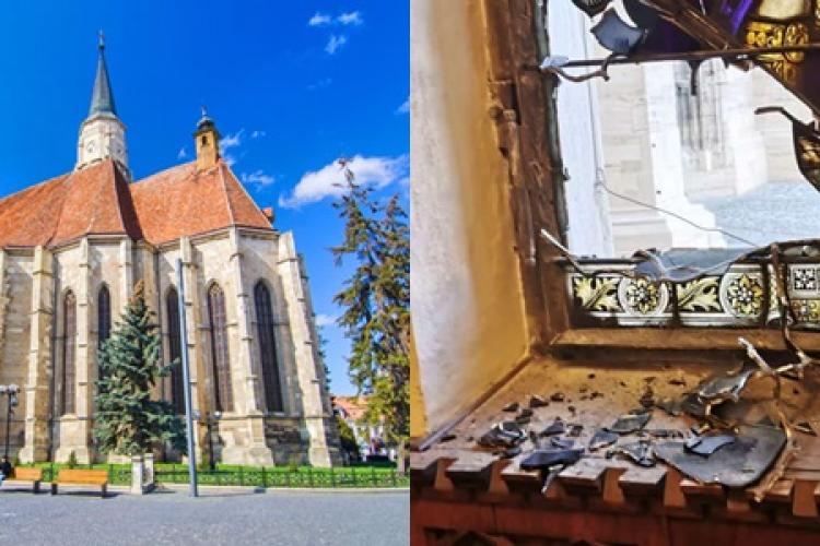 FOTO - Un vitraliu valoros de la Biserica Romano-Catolică, găsit spart duminică dimineața. Vineri s-a furat cutia milei 