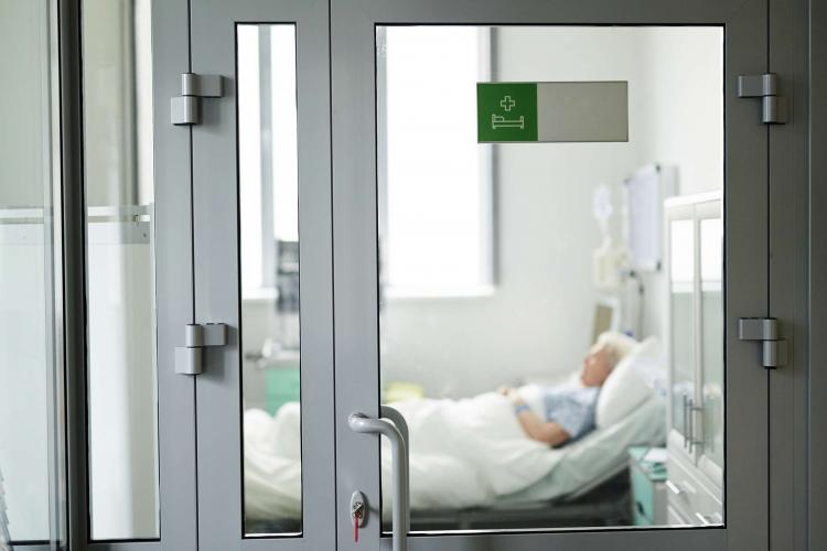Peste 200 de clujeni diagnosticați cu COVID-19, internați în spitalele din județ. Vezi care este rata de incidență în Cluj