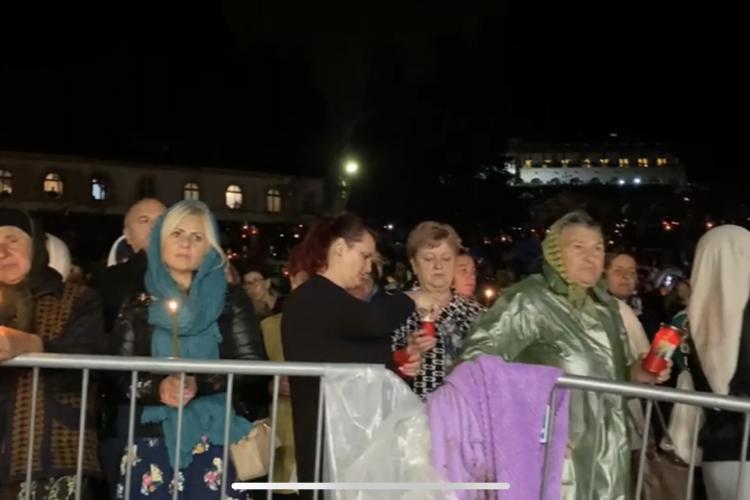 Lumină și rugăciune toată noaptea la Nicula: “Căci noi suntem fiii lacrimilor tale!” - VIDEO