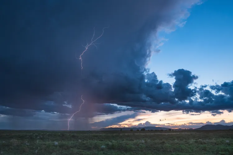 Cod galben de ploi torențiale și vijelii în Cluj. Avertizare meteo de vreme severă în România!