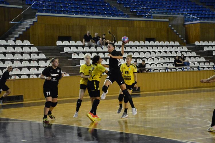Handbalistele de la U Cluj au câștigat primul amical cu CSM Unirea Slobozia - FOTO