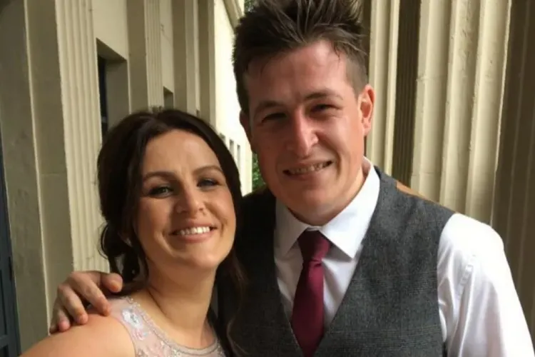 ”A murit ca noi să putem trăi” - Un tânăr a murit în faţa computerului, dar și-a ”salvat” familia