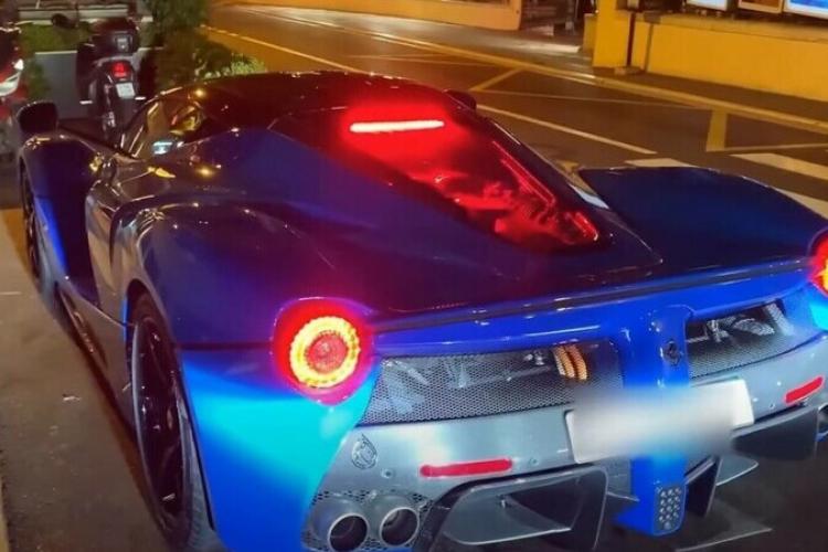 Cum lovește un valet Ferrari -ul în valoare de peste un milion de euro, chiar în faţa proprietarului - VIDEO