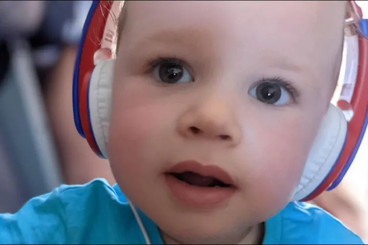 „Te voi iubi mereu, până la sfârșitul vieţii”. Băiețel de doar un an, spulberat de o mașină. Părinții dormeau când copilul a ieșit singur din casă