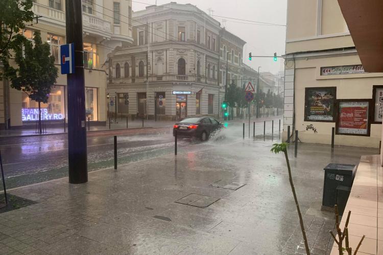 Cluj-Napoca: Alertă de vreme extremă. ”Taifun” cu viteză de 70 - 80 km/h