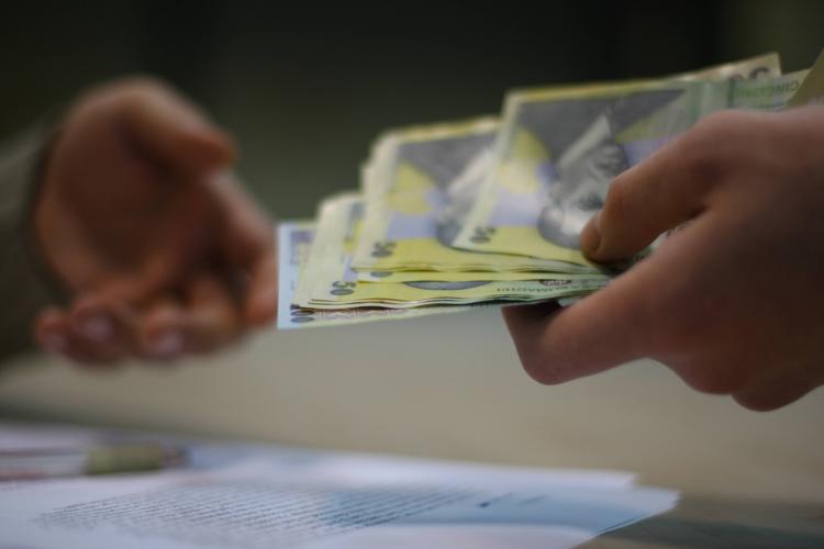 Ordonanţa privind majorarea salariilor bugetarilor ar putea fi aprobată săptămâna viitoare. USR a atacat la Curtea Constituţională legea respectivă