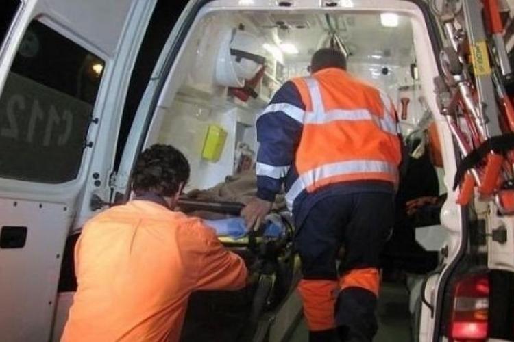 Accident de muncă în Cluj! Un bărbat, lovit de ușa unei semiremorci a căzut pe podeaua metalică a rampei