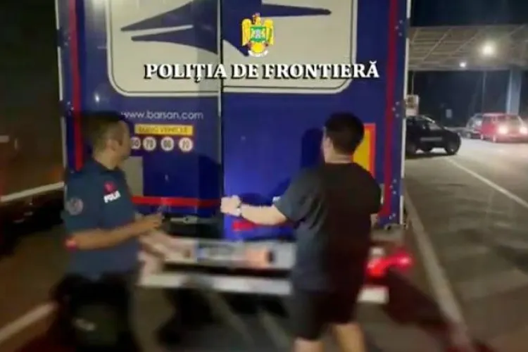 Peste 50 de migranți, înghesuiți într-un TIR care ieșea din România. Încercau să ajungă ilegal în Ungaria