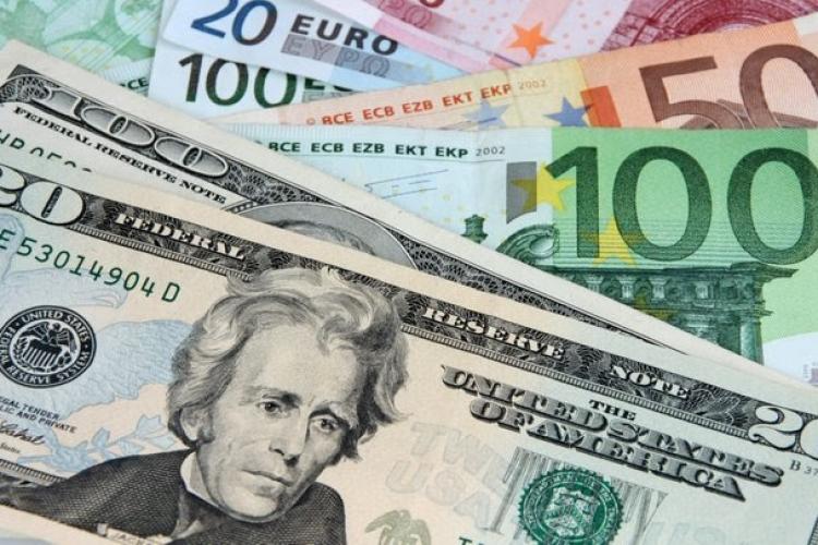 Curs BNR: Pentru prima dată în 10 ani, dolarul a ajuns mai valoros decât euro