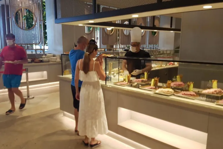 ”Mâncarea de proastă calitate. Se reciclează. Recenziile erau bune, dar false” - Vacanță de coșmar pentru o româncă în Turcia