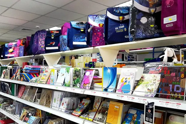 Elevii nevoiaşi vor primi voucherele pentru rechizite școlare abia în 9 septembrie