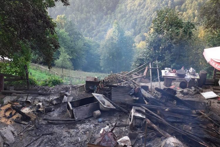 Incendiu violent în județul Cluj. Flăcările au mistuit trei anexe gospodărești