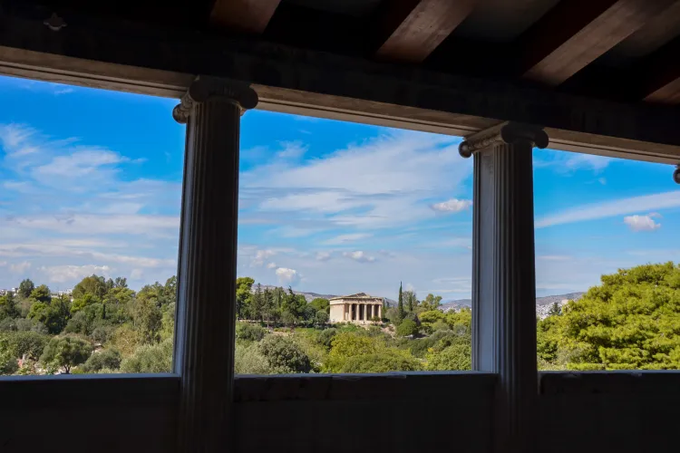 Turistă de 31 de ani, violată de un grup de bărbați în Grecia. Se afla în vacanță cu prietenii