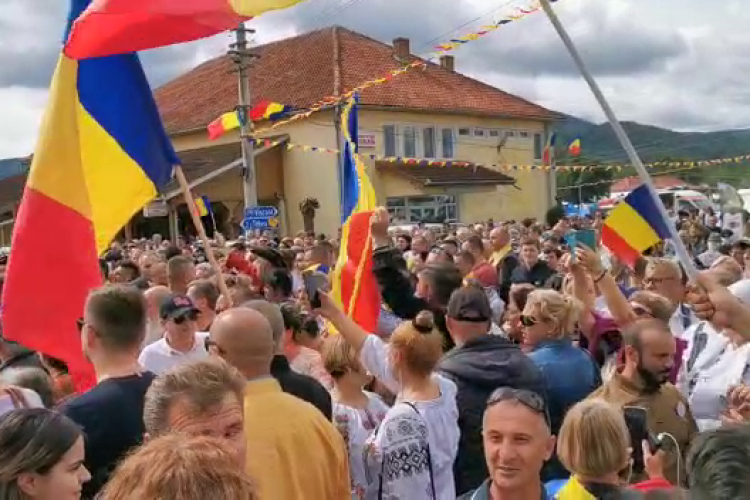 Premierul Nicolae Ciucă, huiduit puternic la Țebea: Trădătorii, trădătorii - VIDEO