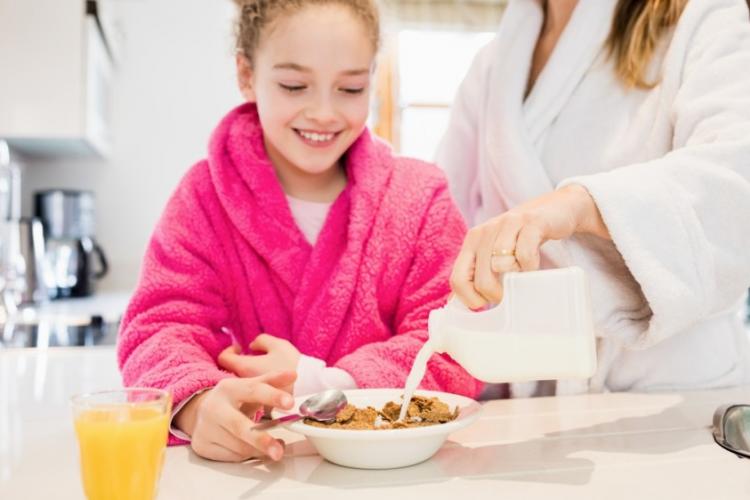 Ce se întâmplă dacă lipsește micul dejun din farfuria celor mici: „Unul dintre cele mai nesănătoase obiceiuri alimentare la elevi”