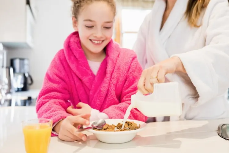 Ce se întâmplă dacă lipsește micul dejun din farfuria celor mici: „Unul dintre cele mai nesănătoase obiceiuri alimentare la elevi”