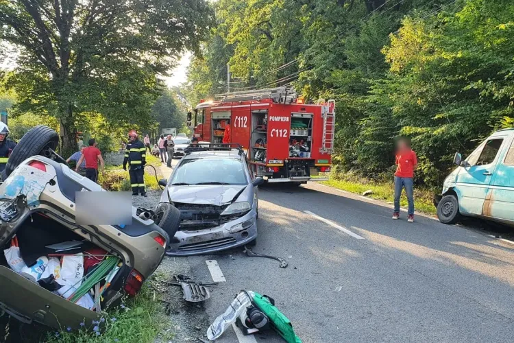 Accident pe drumul Sfântul Ioan. ISU intervine cu două autospeciale și două echipaje SMURD