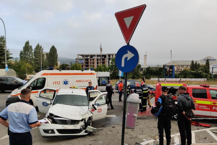 Accident pe Calea Florești: Nici acum nu lasă telefonul din mână? - FOTO