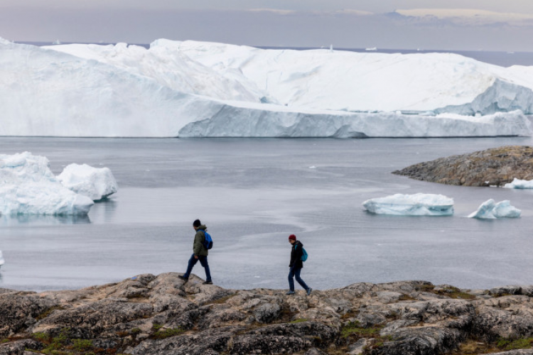 Cea mai nordică insulă de pe Pământ este de fapt un aisberg acoperit cu pietriş