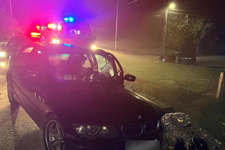 Accident în Borșa! Un tânăr a intrat cu BMW-ul într-un cap de pod
