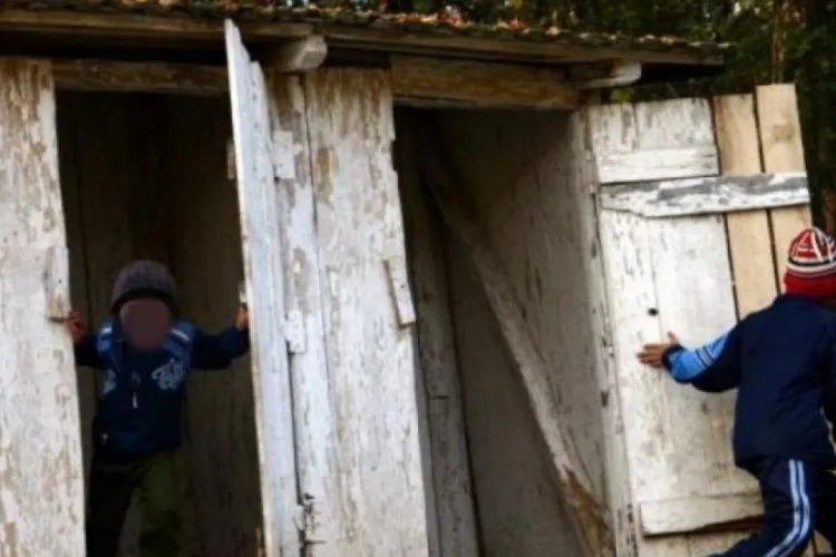 Ministrul Educației, Sorin Cîmpeanu: ”Nu are legătură toaleta în curte cu calitatea educaţiei”