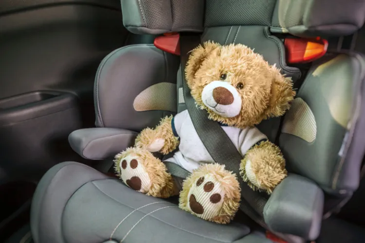 O fetiță de doi ani și-a pierdut viața, după ce a fost uitată în masină de mama ei: „Cum să îți uiți copilul în mașină?”