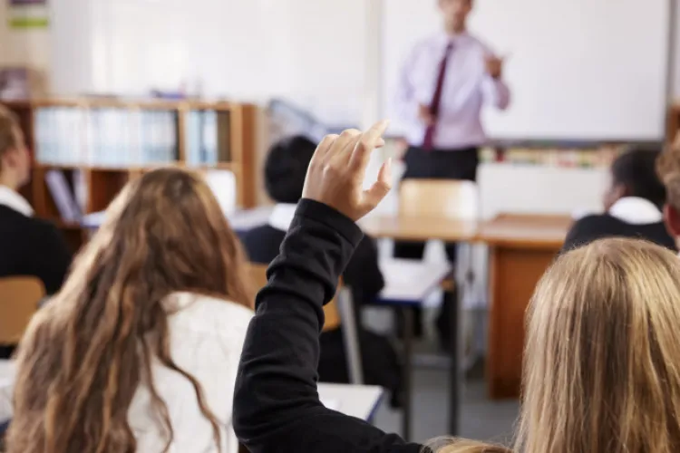 ”A fost eliminată media claselor V-VIII din calculul mediei de admitere la liceu” - Ministrul Educației, Sorin Cîmpeanu