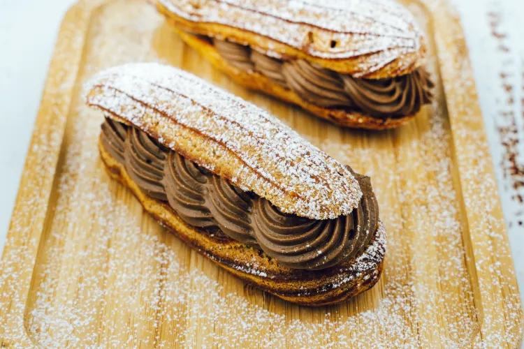 Zeci de persoane din Alba, printre care și un bebeluș, au ajuns la spital cu salmonella după ce au mâncat eclere la o nuntă