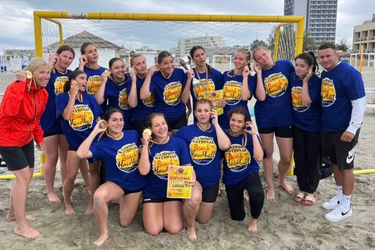 Sportivele clujence, campioane naționale de junioare la beach handball - FOTO