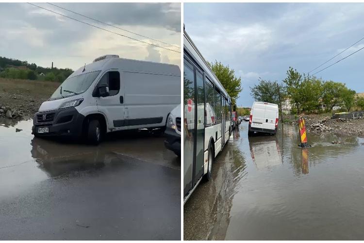Camionetă căzută într-o groapă de pe Calea Someșeni! Cine plătește? - VIDEO