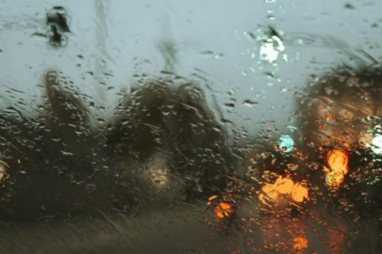 În Cluj, continuă instabilitatea atmosferică. A fost prelungită avertizarea de Cod Galben de furtună și ploi torențiale