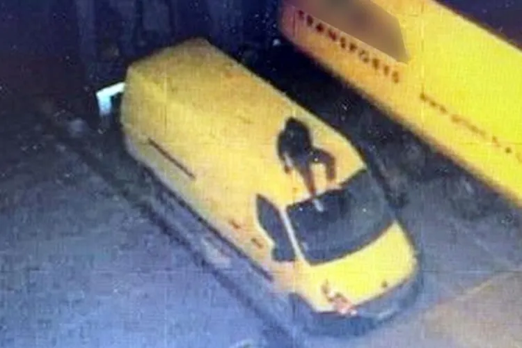 FOTO - Șase români au spart o fabrică de parfumuri Chanel, de lângă Paris. Au avut un plan bine pus la punct, dar au fost prinși 