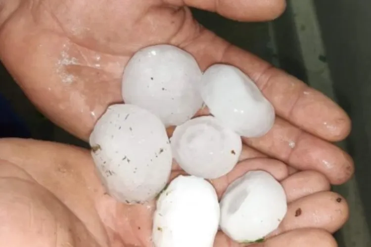 Tragic! Un copil de 1 an a murit, lovit în cap de grindină în timpul unei furtuni violente