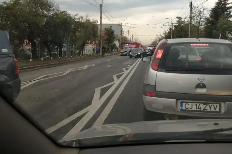 Accident pe strada Traian Vuia, în zona Aeroportului Cluj - FOTO