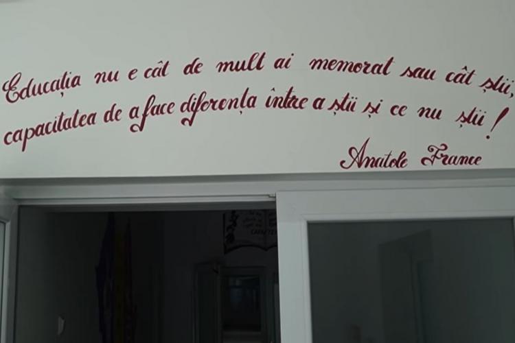 Inaugurare cu fast, dar şi cu greşeli gramaticale, la o școală. Greşeala de ortografie nu le-a scăpat internauţilor