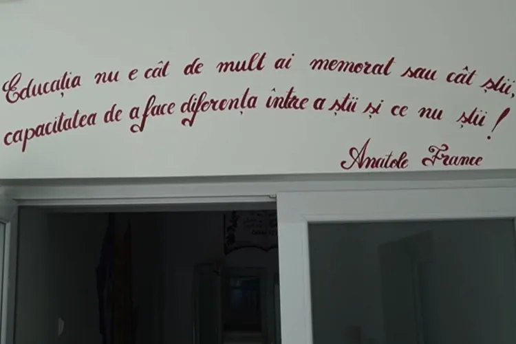 Inaugurare cu fast, dar şi cu greşeli gramaticale, la o școală. Greşeala de ortografie nu le-a scăpat internauţilor