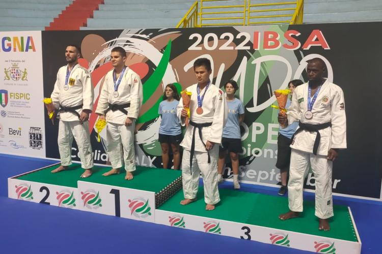 Alexandru Bologa, un sportiv pregătit la Cluj-Napoca, a câștigat aurul la Concursul European de Judo pentru nevăzători