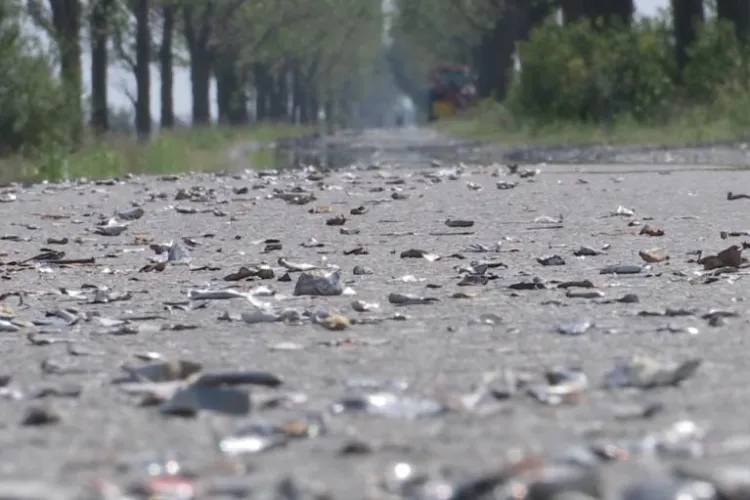 Șoseaua care a trimis zeci de şoferi la vulcanizare: Peste 20 de mașini au făcut pană din cauza neglijenței unui șofer de TIR 
