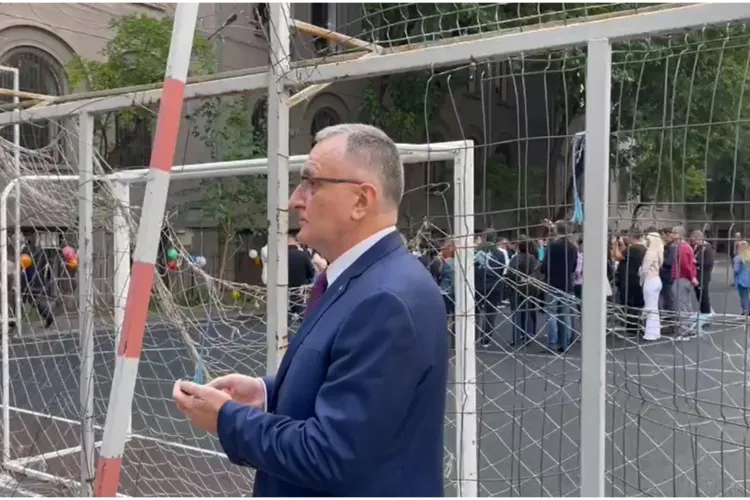 Directoarea unei școli din București, certată de Ministrul Educației după ce un părinte a semnalat o problemă