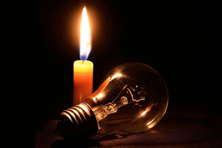 România a fost la un pas de blackout energetic: ”Românii vor reduce benevol consumul”