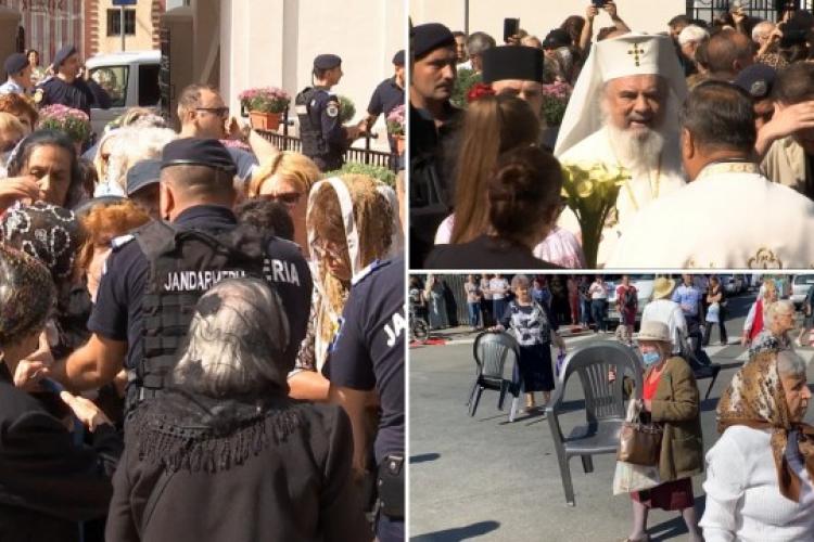 Mai mulți credincioși s-au îmbrâncit cu jandarmii pentru a-l vedea pe Patriarhul Daniel: „N-am văzut niciodată așa ceva”