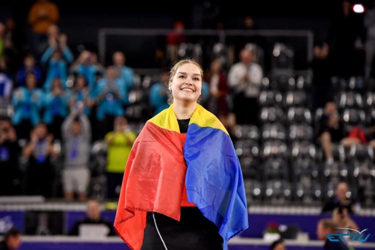 VIDEO/FOTO - Românca Elena Zaharia, premiată cu aur la Europenele U-21 de tenis de masă. Emil Boc a înmânat medaliile