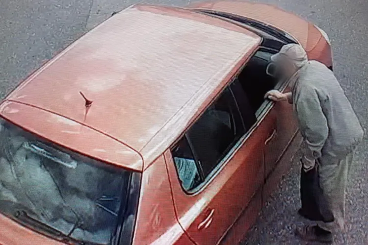 Un bătrânel și-a dat seama că va fi înșelat așa că a organizat un „flagrant”. Poliția Română: „Ce i-a copt-o nea Costică!”