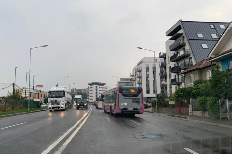 Elevii din comunele din jurul Clujului au transport gratuit pe autobuze, dacă Primăriile decontează acest lucru