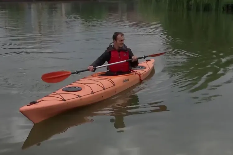 Mai mulţi nevăzători din Cluj au ieșit cu caiacele pe lac, fără însoțitori. Au fost ghidaţi cu ajutorul sunetelor