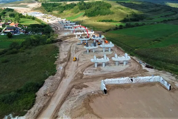 Ca la noi la nimeni! Lucrările la autostrada Cluj-Sălaj sunt oprite de un cimitir
