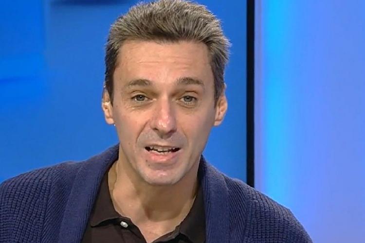 „Românii nu prea fac duş nici în 1, dar în 2”. Mircea Badea, despre propunerea ingenioasă a unui ministru din Elveţia