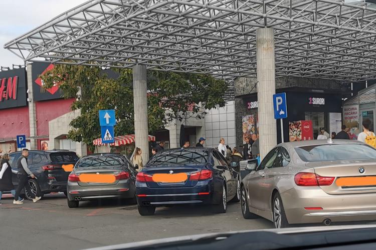 Cocalarii cu BMW au blocat intrarea la mall -ul din Florești: Sâmbăta nu vin, pentru că sunt la taraba de la Oser - FOTO