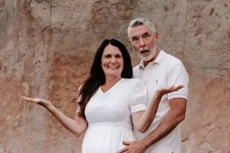 O femeia este însărcinată cu copilul fiului ei: ”Este cel mai frumos lucru”