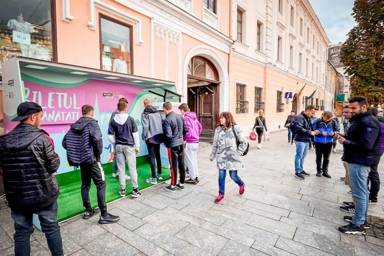 Biletul de Sănătate a revenit la Cluj. Călătorii, provocați la genuflexiuni pentru un bilet de bus gratuit - FOTO